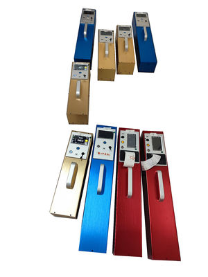 Метр ретрорефлектора 700 мм X 135 мм X 115 мм Общий объем, включая угол обзора 105 градусов и диапазон измерения КЛ 0-4000 мкд M2лк для тестирования отражательной способности