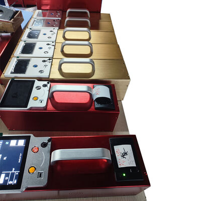 Температура окружающей среды от минус 15 до плюс 60 градусов. Прибор для измерения коэффициента световозвращения с объемом памяти 16 ГБ, поддерживающий оценку коэффициента световозвращения.